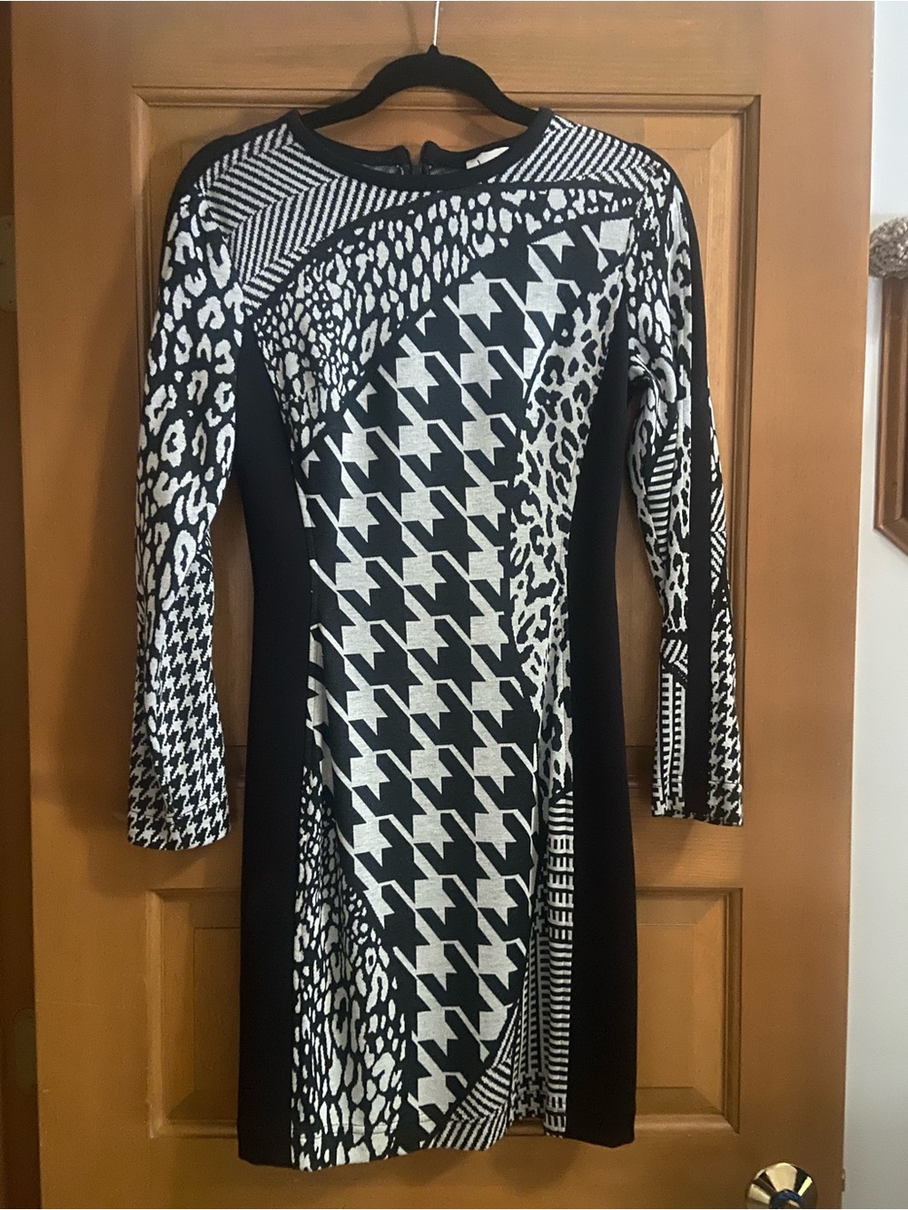 Joseph Ribkoff Mixed Pattern Cheetah Plaid Black/light Gray fitted dress. EUC!